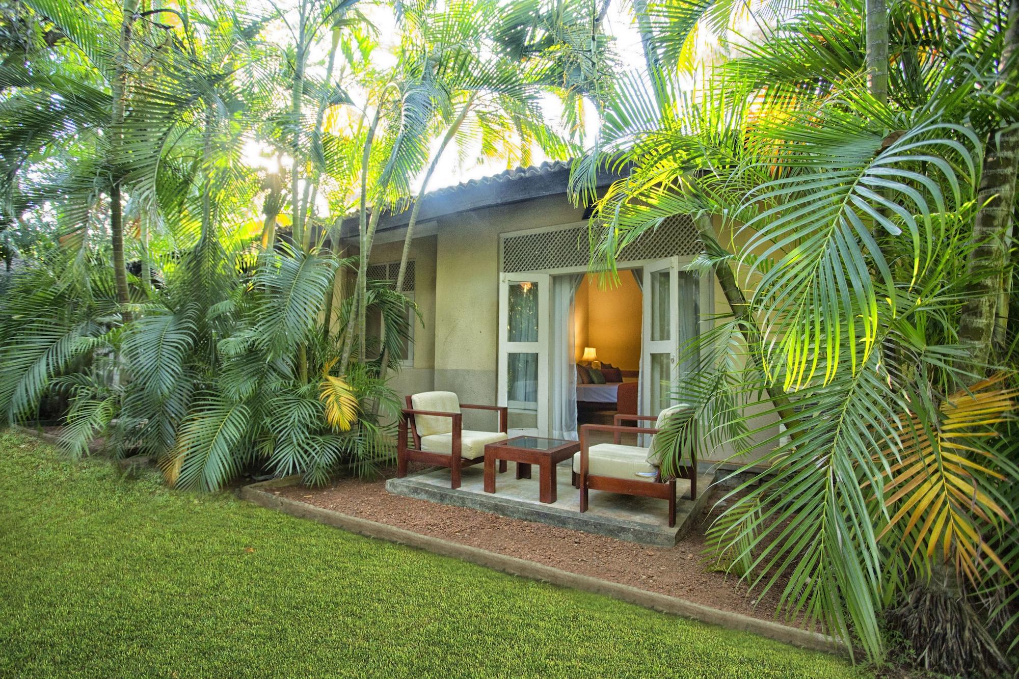 Hotel Сигирия Екстериор снимка A villa at the resort