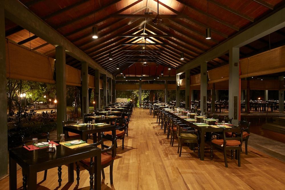 Hotel Сигирия Екстериор снимка The interior of the restaurant