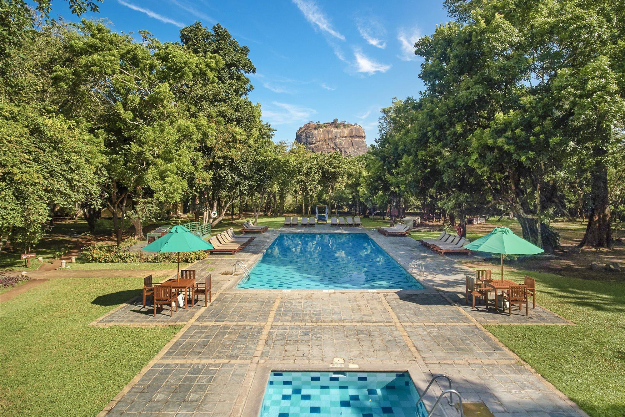 Hotel Сигирия Екстериор снимка Sigiriya Hotel