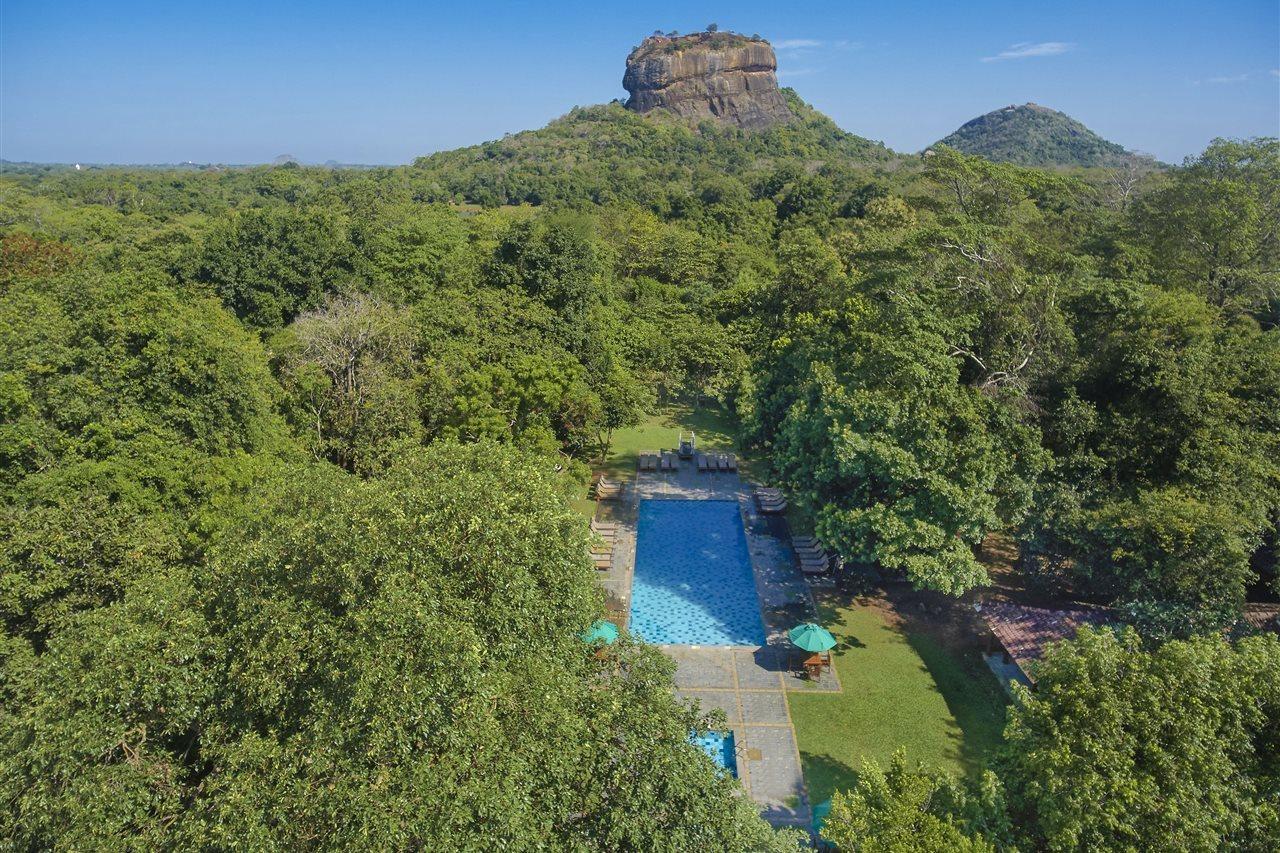 Hotel Сигирия Екстериор снимка Sigiriya Rock