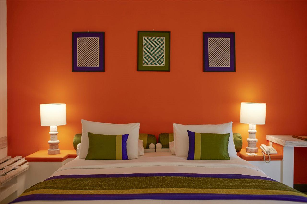 Hotel Сигирия Екстериор снимка A bedroom at the Taj Bengal