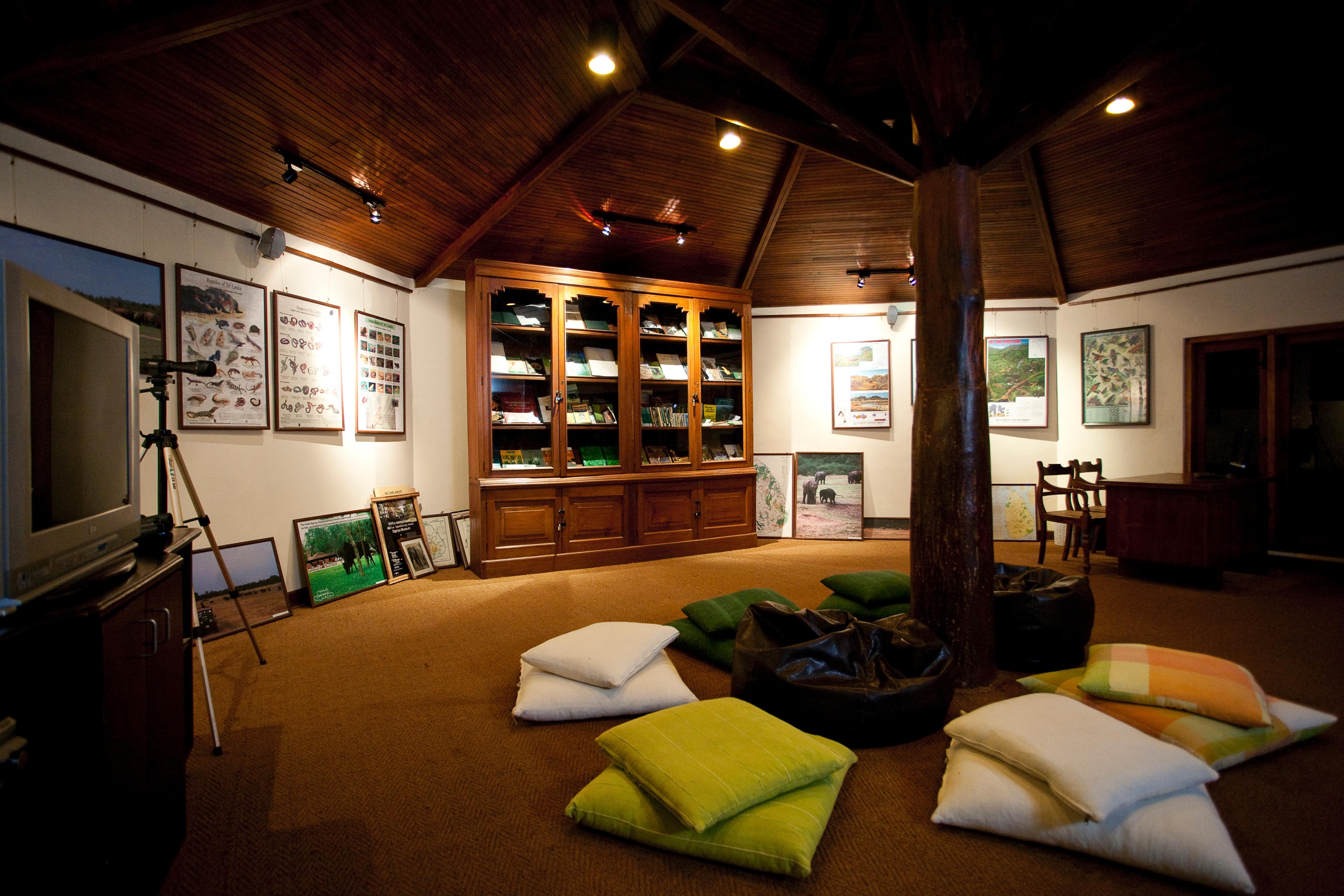 Hotel Сигирия Екстериор снимка The interior of the visitor centre