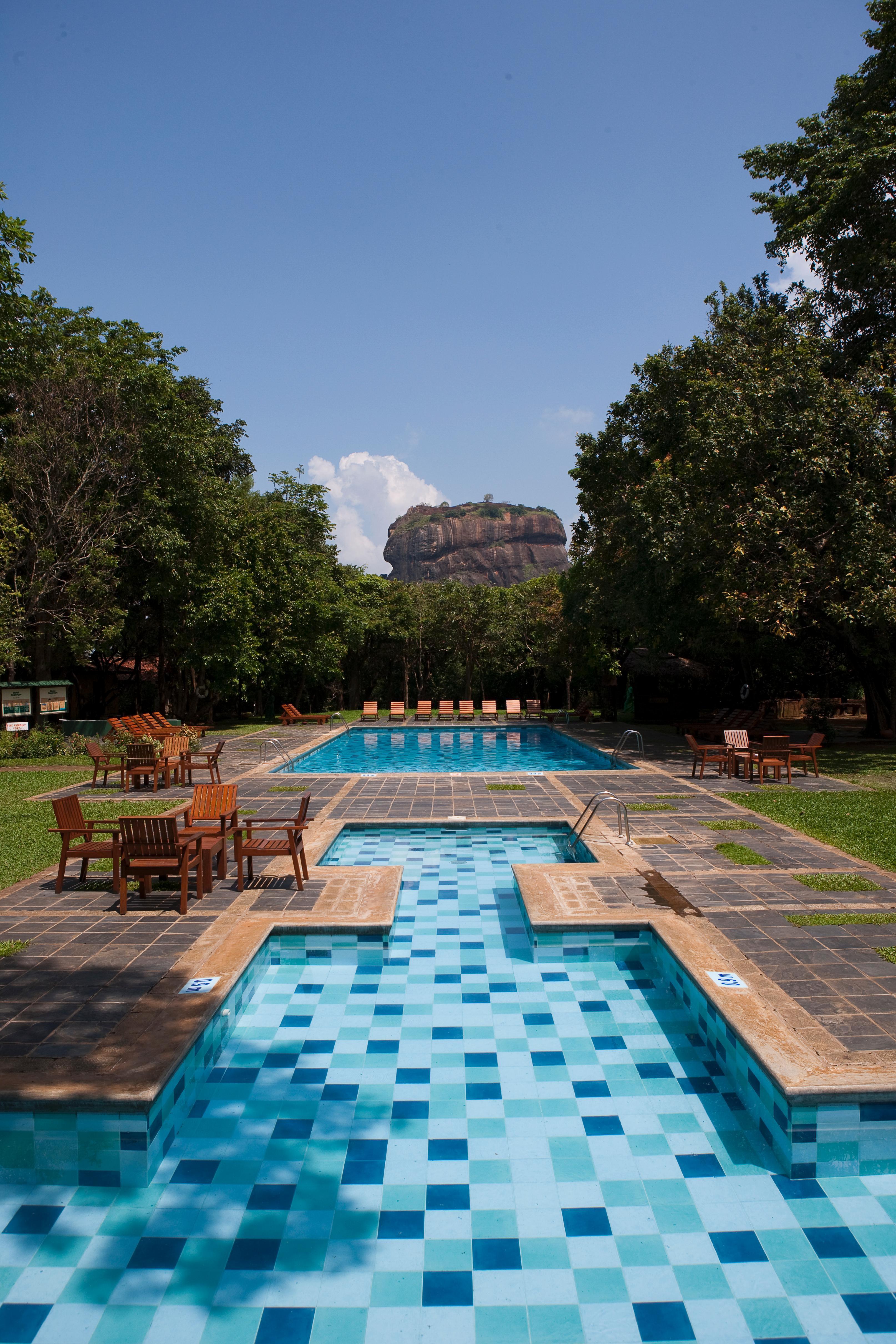 Hotel Сигирия Екстериор снимка Sigiriya Hotel