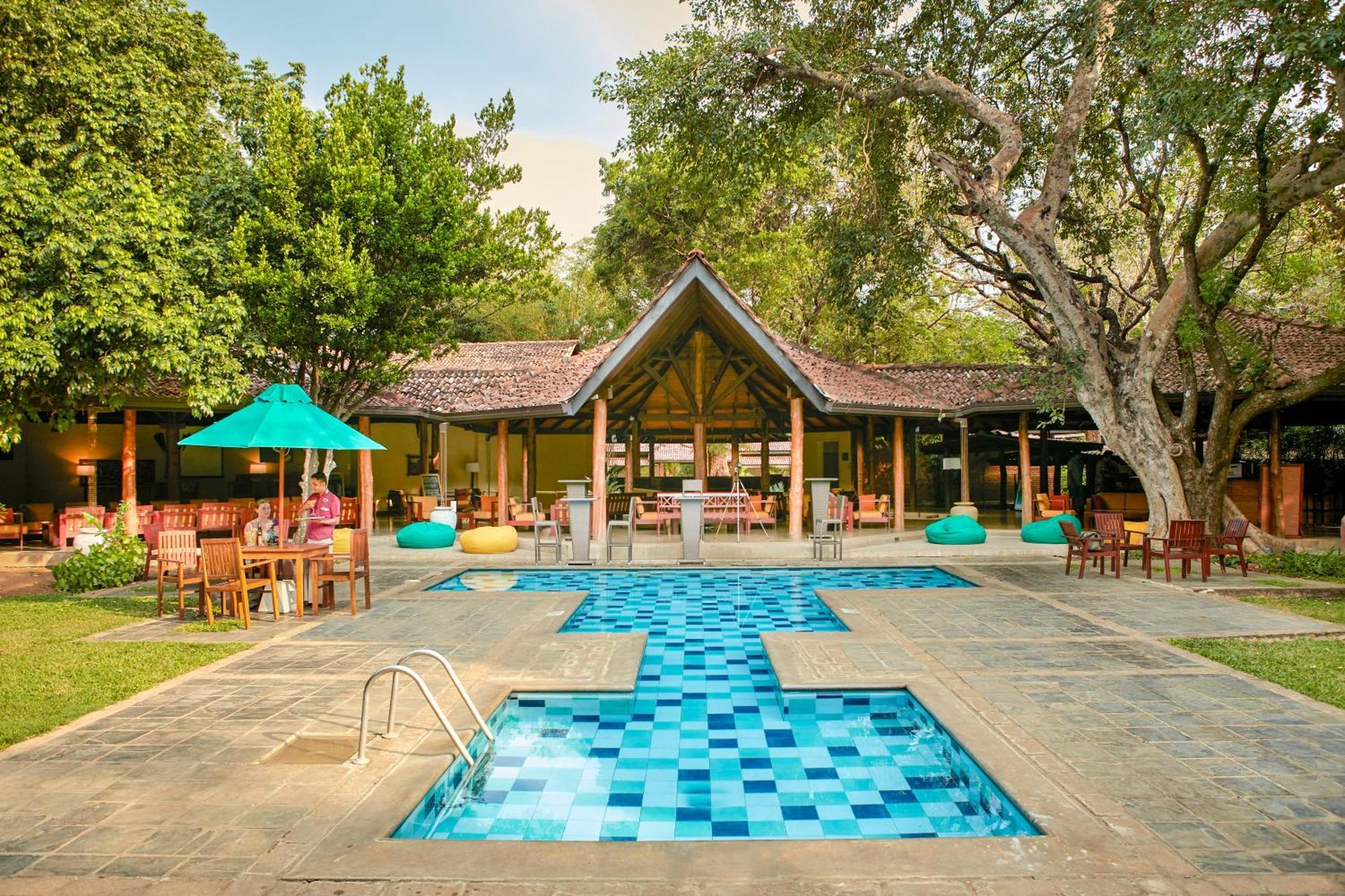 Hotel Сигирия Екстериор снимка