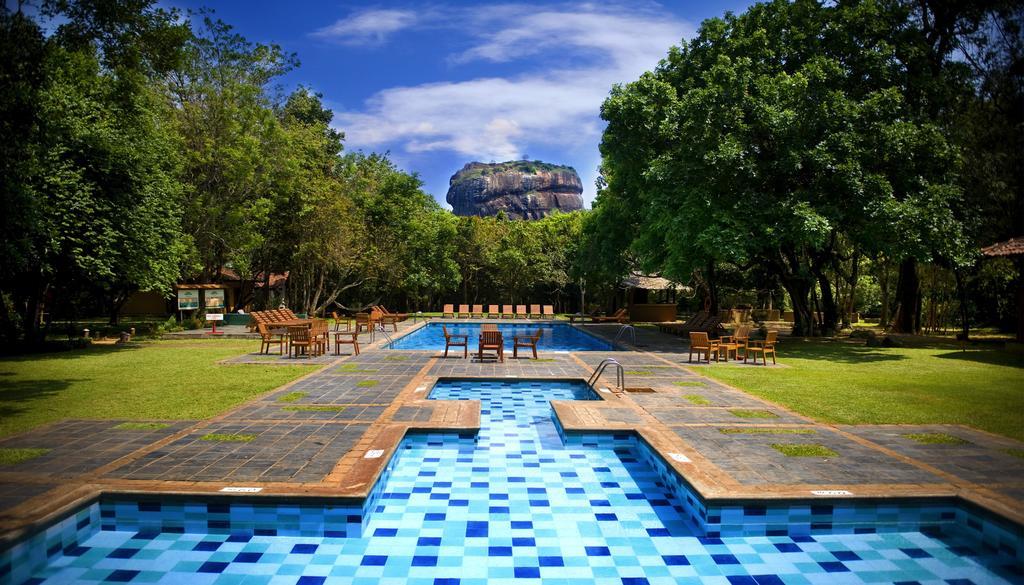 Hotel Сигирия Екстериор снимка Sigiriya Hotel