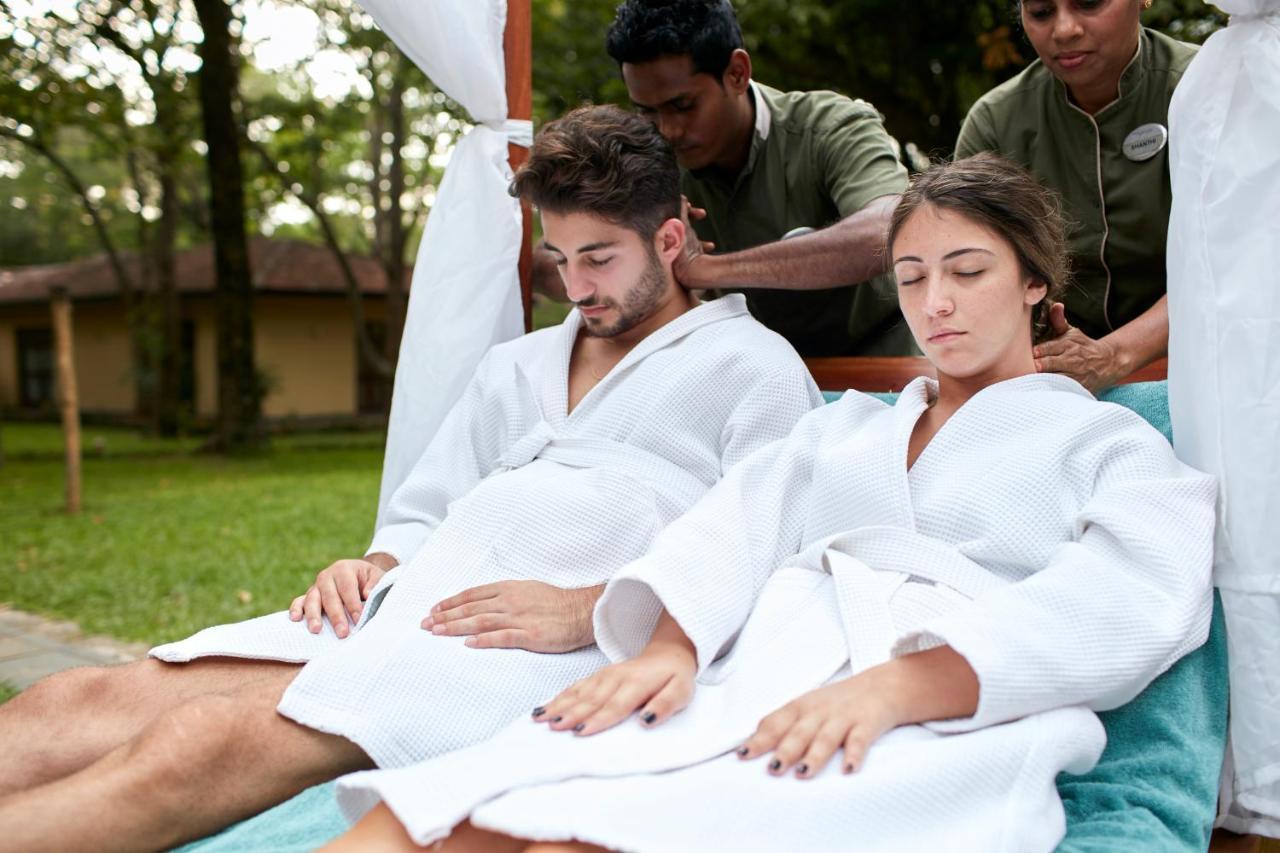 Hotel Сигирия Екстериор снимка Spa treatment