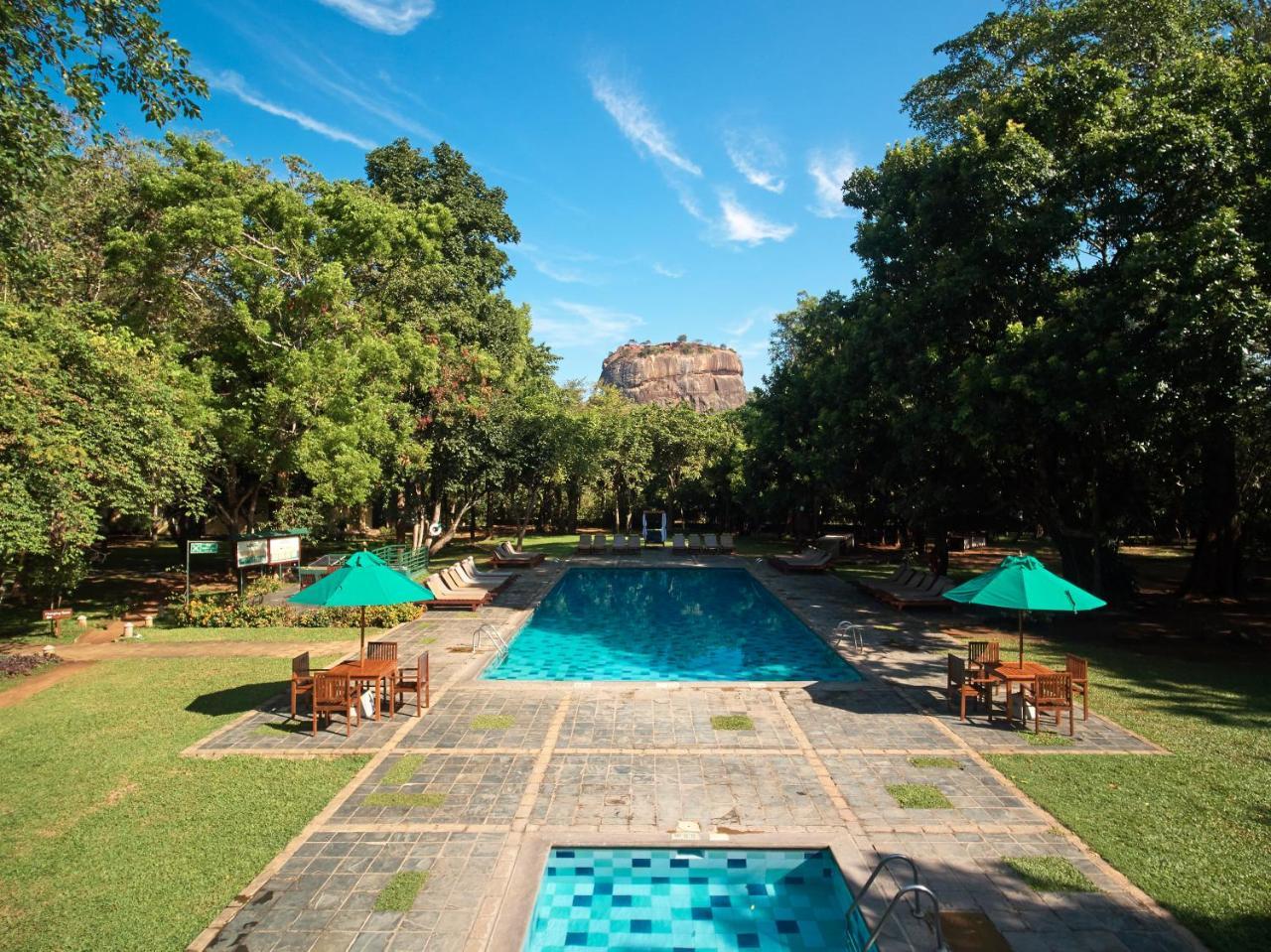 Hotel Сигирия Екстериор снимка Sigiriya Hotel