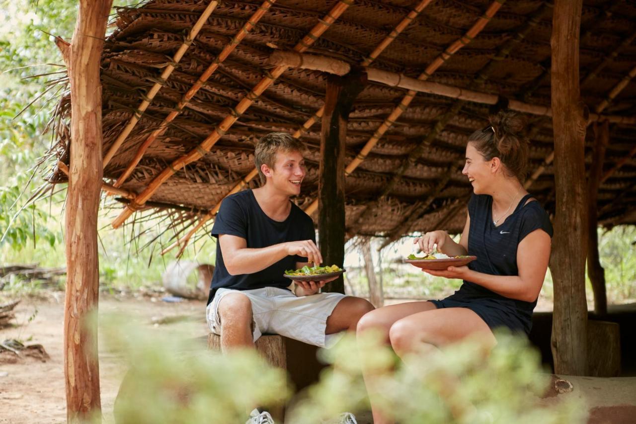 Hotel Сигирия Екстериор снимка Visitors at the Stone Age Centre