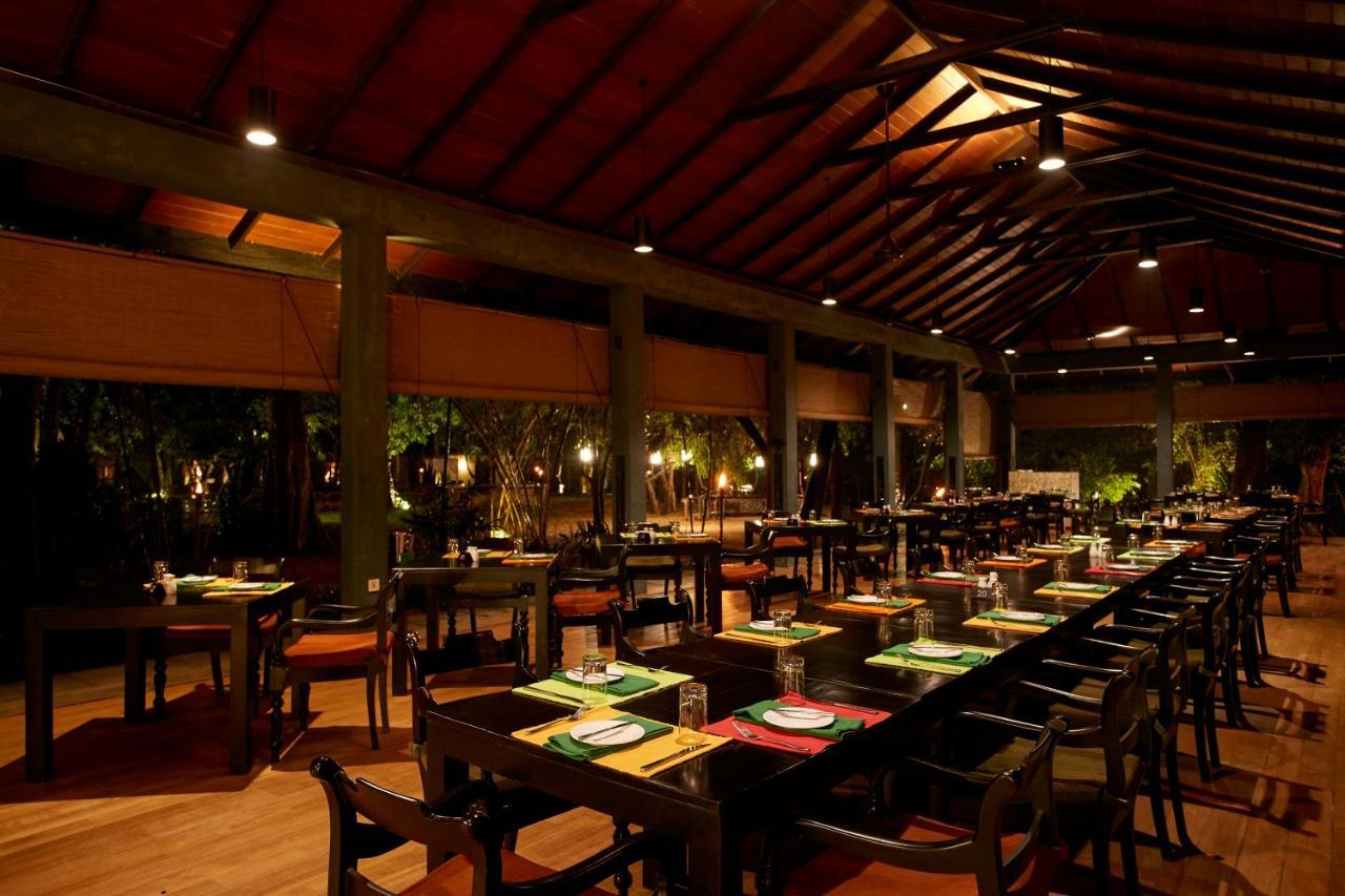 Hotel Сигирия Екстериор снимка The interior of the restaurant