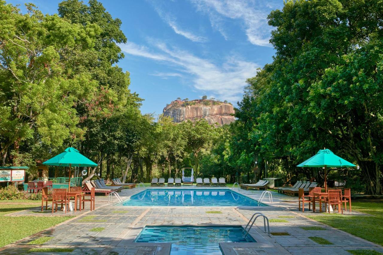 Hotel Сигирия Екстериор снимка Sigiriya Hotel