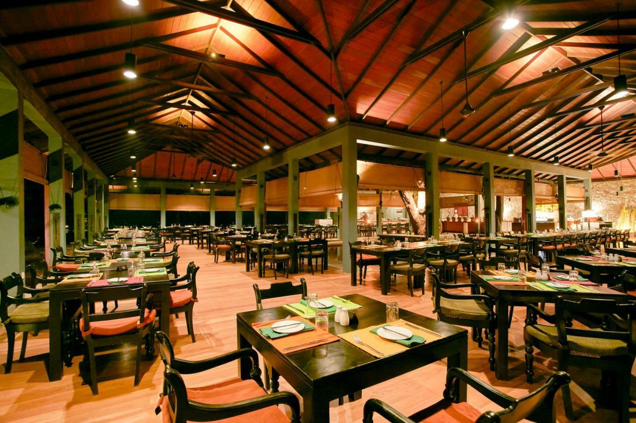 Hotel Сигирия Екстериор снимка The interior of the restaurant