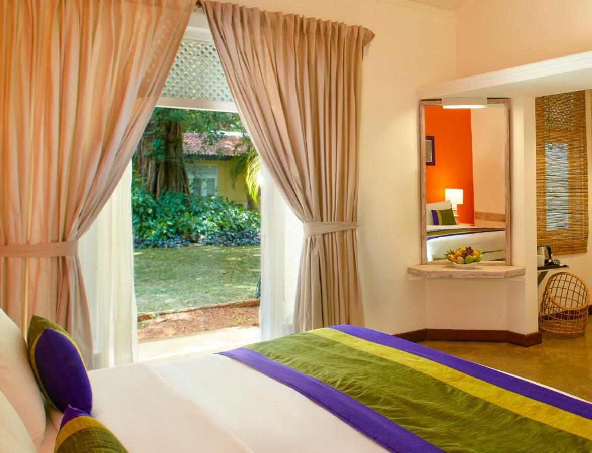 Hotel Сигирия Екстериор снимка A room at the hotel